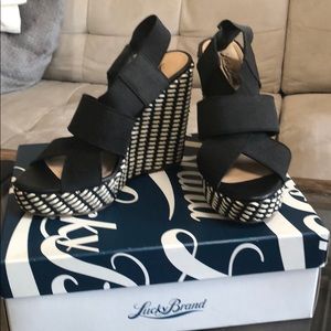 Size 8 Women’s Lucky Brand Rishi Wedges